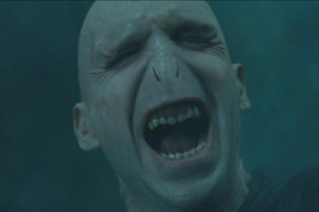Harry Potter: Ralph Fiennes se pronuncia sobre la risa de Voldemort en Las Reliquias de la Muerte Harry Potter: Ralph Fiennes se pronuncia sobre la risa de Voldemort en Las Reliquias de la Muerte