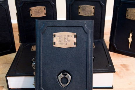 Harry Potter obtiene su edición más lujosa, horrocruxes incluidos, gracias a una fan Harry Potter obtiene su edición más lujosa, horrocruxes incluidos, gracias a una fan