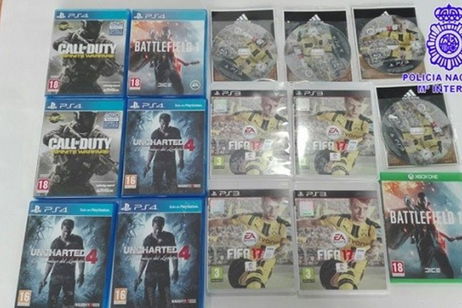 La policía española sorprende a dos hombres mientras intentaban vender videojuegos robados La policía española sorprende a dos hombres mientras intentaban vender videojuegos robados