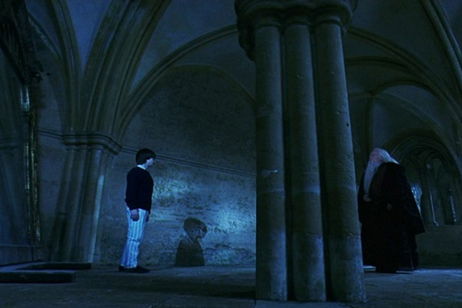 Harry Potter: Este sería el motivo por el que Dumbledore veía calcetines en el Espejo de Oesed Harry Potter: Este sería el motivo por el que Dumbledore veía calcetines en el Espejo de Oesed