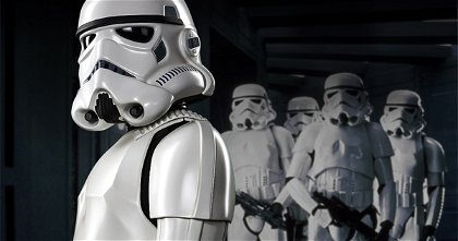 Star Wars: Un hombre con una máscara de Soldado Imperial atraca un hotel de Málaga