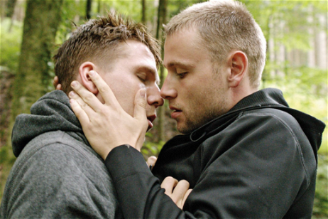 Netflix se topa con la homofobia en la grabación de una serie que incluía un beso gay