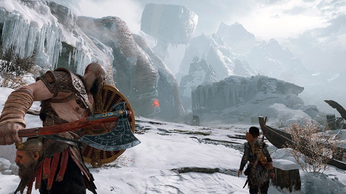 kratos y atrreus caminan por una montaña nevada