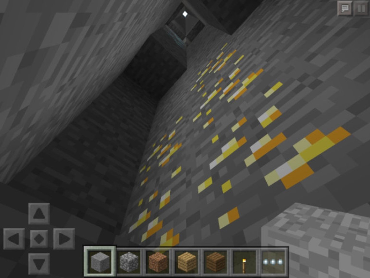 Oro en Minecraft, lo puedes encontrar en la mitad inferior que hay entre el mar y la roca madre