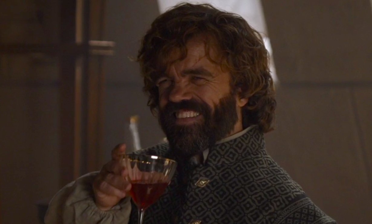 Tyrion Lannister riendo en Juego de Tronos