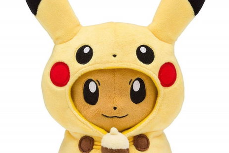 El limitado peluche de Pokémon que muestra a Eevee disfrazado de Pikachu El limitado peluche de Pokémon que muestra a Eevee disfrazado de Pikachu
