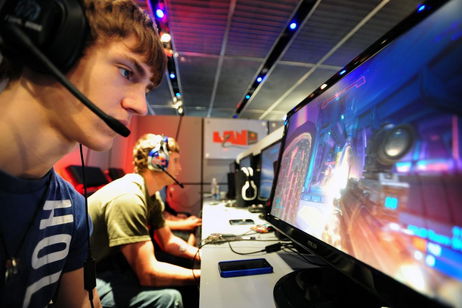 Un streamer rompe su monitor mientras intentaba trolear a sus seguidores Un streamer rompe su monitor mientras intentaba trolear a sus seguidores