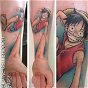 Tatuaje de Luffy en un brazo