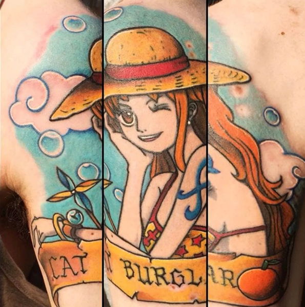 Tatuaje de One Piece en un hombro