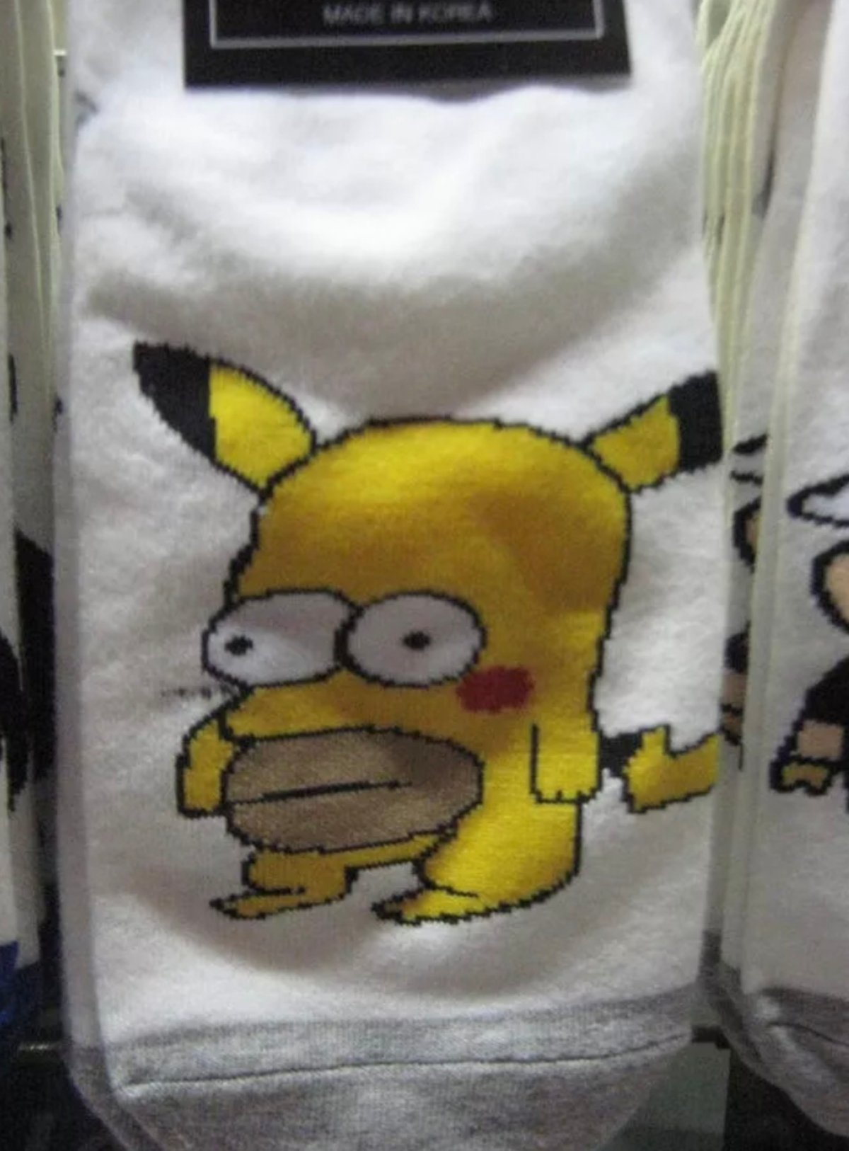 Calcetines chinos con Homer y Pikachu