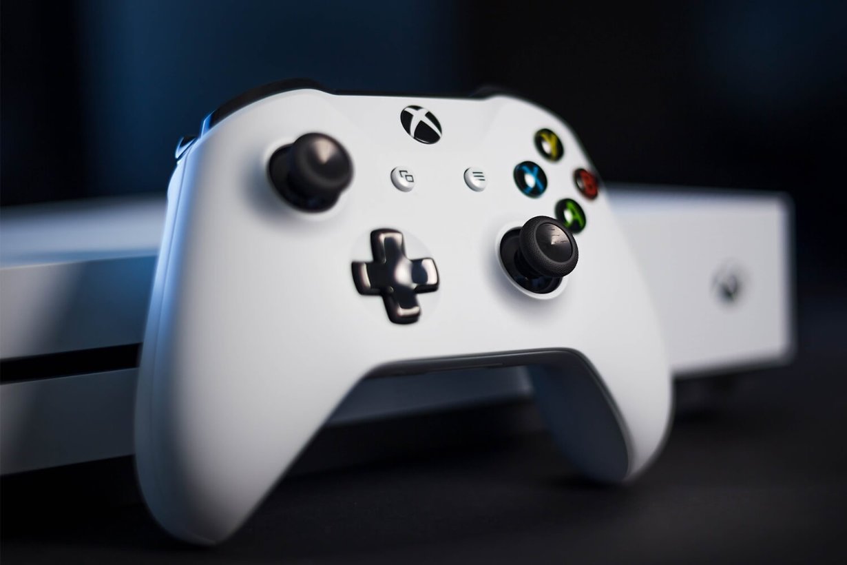 Mando de Xbox One en color blanco