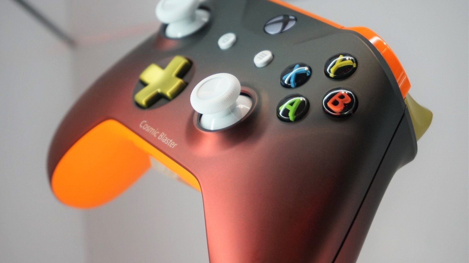 Personaliza tu mando de Xbox One con los colores que quieras