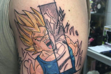 Este tatuaje de Dragon Ball une lo mejor de los dos mundos, el manga y el anime Este tatuaje de Dragon Ball une lo mejor de los dos mundos, el manga y el anime