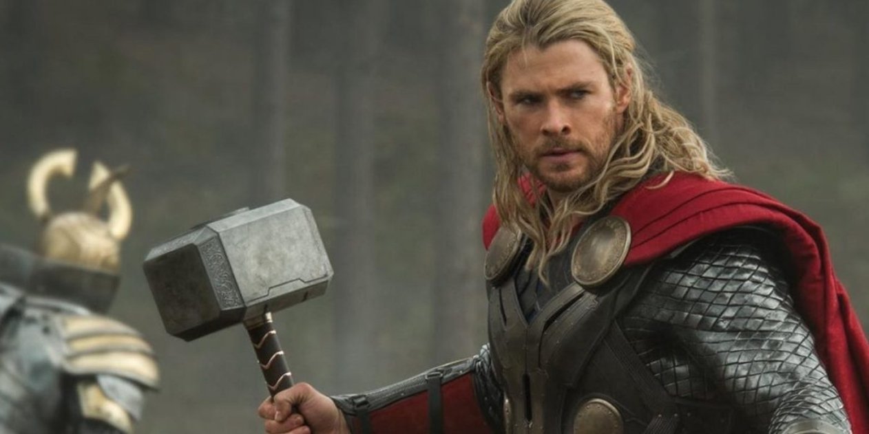 Thor con su martillo