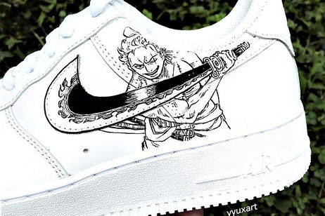 Estas zapatillas personalizadas con Zoro y Luffy de One Piece son todo lo que tus pies necesitan Estas zapatillas personalizadas con Zoro y Luffy de One Piece son todo lo que tus pies necesitan