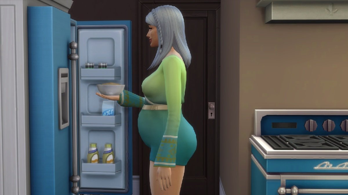 Sim embarazada en el frigorífico