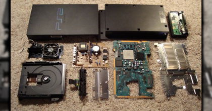 La primera Xbox nació del desmontaje de una PlayStation 2 La primera Xbox nació del desmontaje de una PlayStation 2