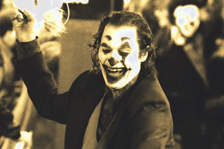 Recrea a El Joker como un peluche de felpa Recrea a El Joker como un peluche de felpa