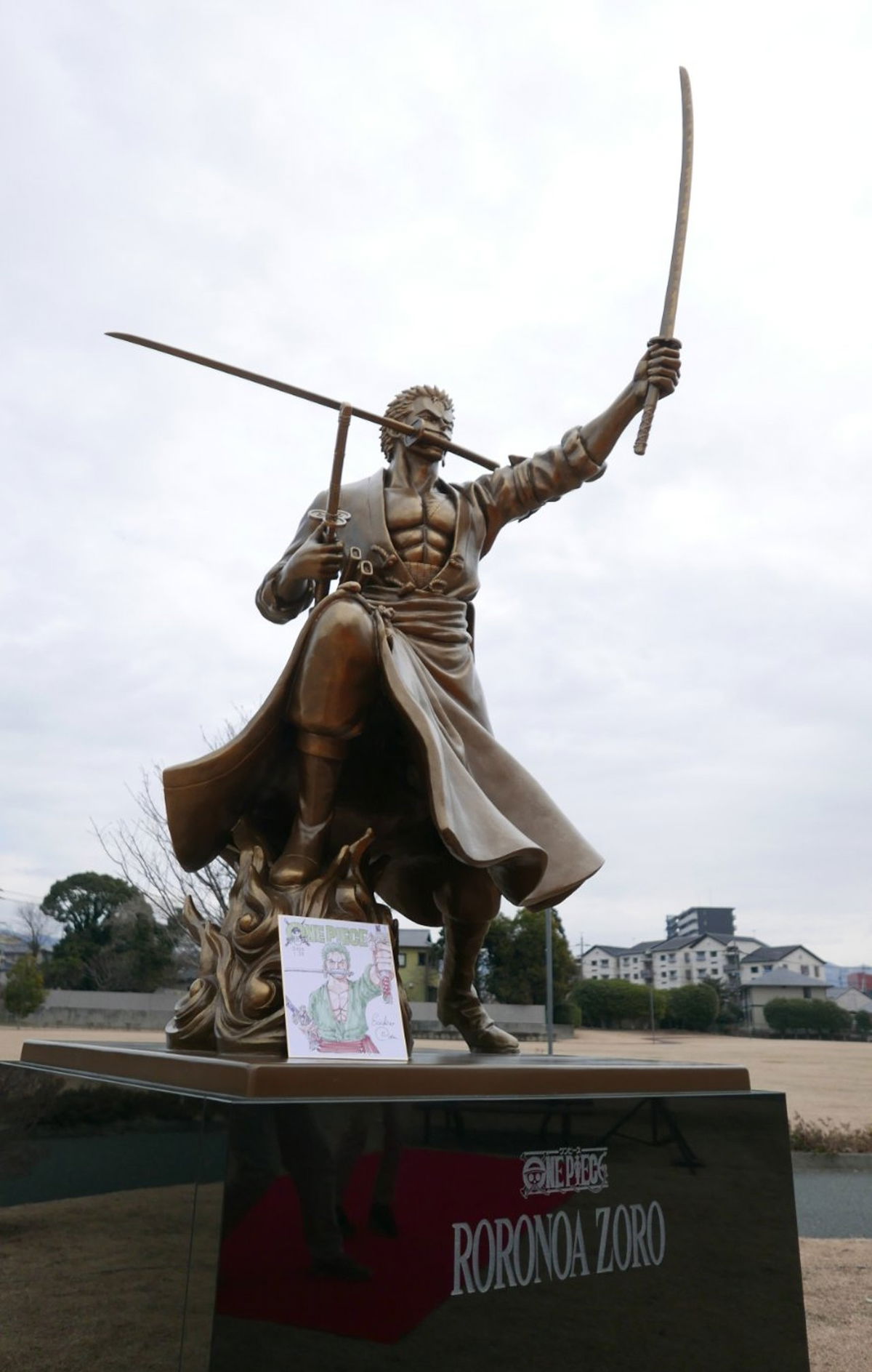 One Piece Zoro obtiene la estatua en la ciudad natal de Eiichiro Oda