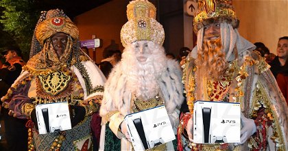 Los Reyes Magos tiran una caja de PS5 vacía en Sevilla y el resultado se ha hecho viral