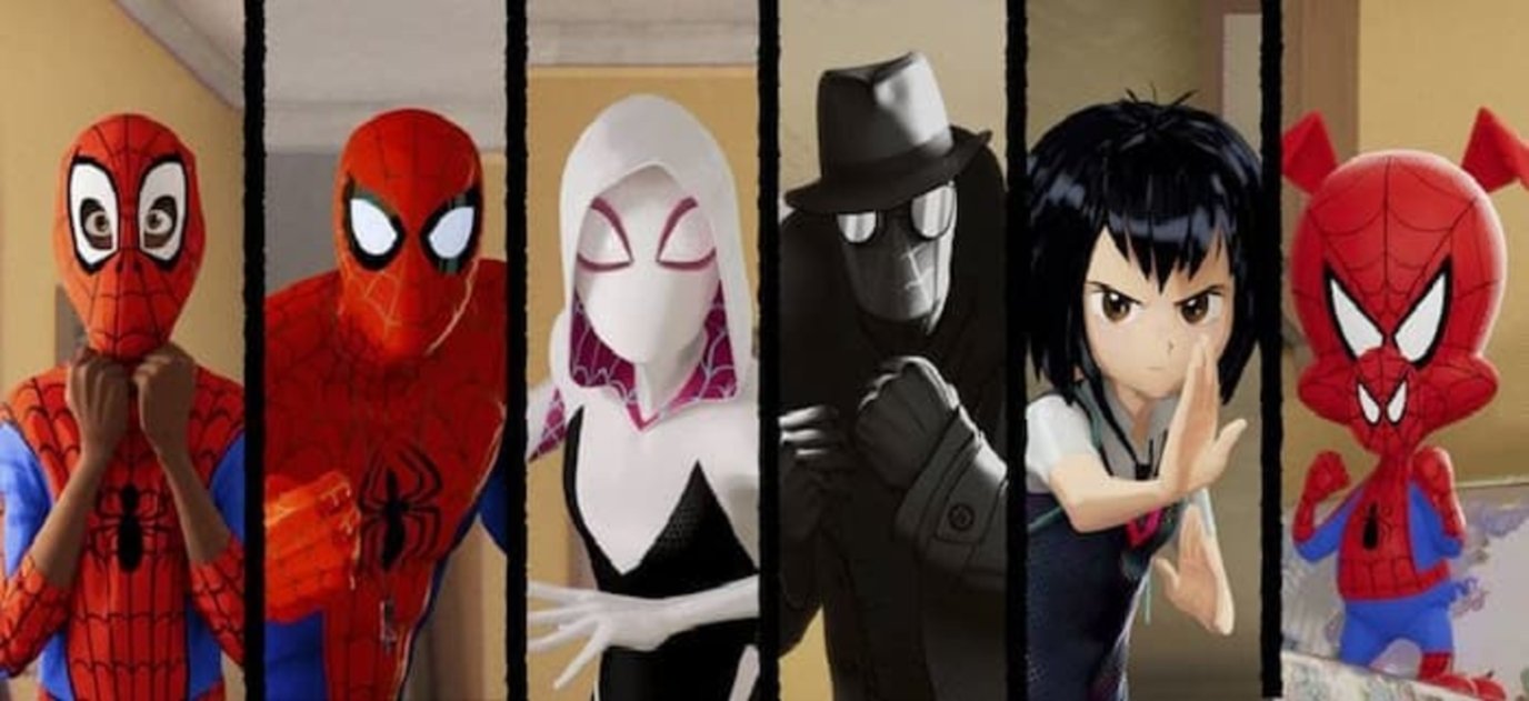 Diferentes variantes del hombre araña, mostradas en la película