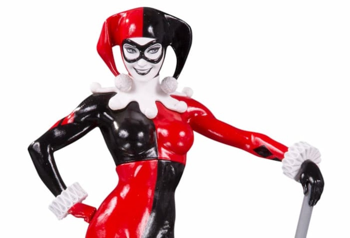 Es posible que, más adelante, dejemos de ver a Harley Quinn usar los colores negro y rojo, cambiándolos por negro y azul