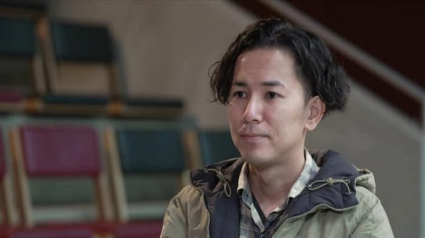 Hajime Isayama en la reciente entrevista en La Grande Librairie