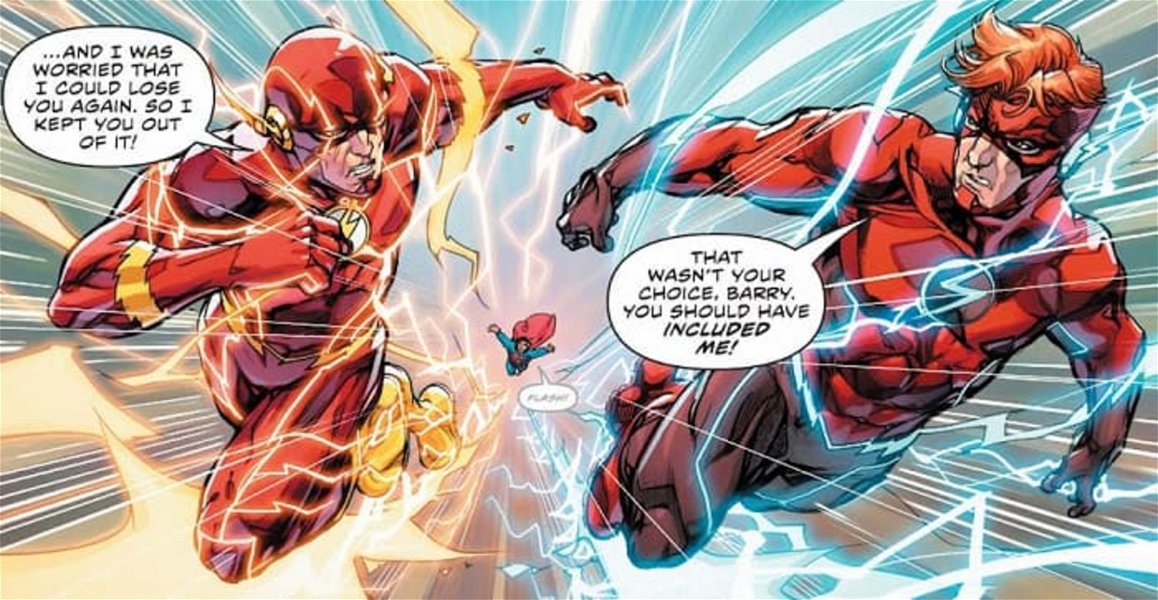 Barry Allen y Wally West corriendo, mientras Superman intenta alcanzarlos