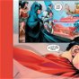 Superman regresando con sus compañeros, cansado y jadeando luego de no haber podido atrapar a los dos Flash