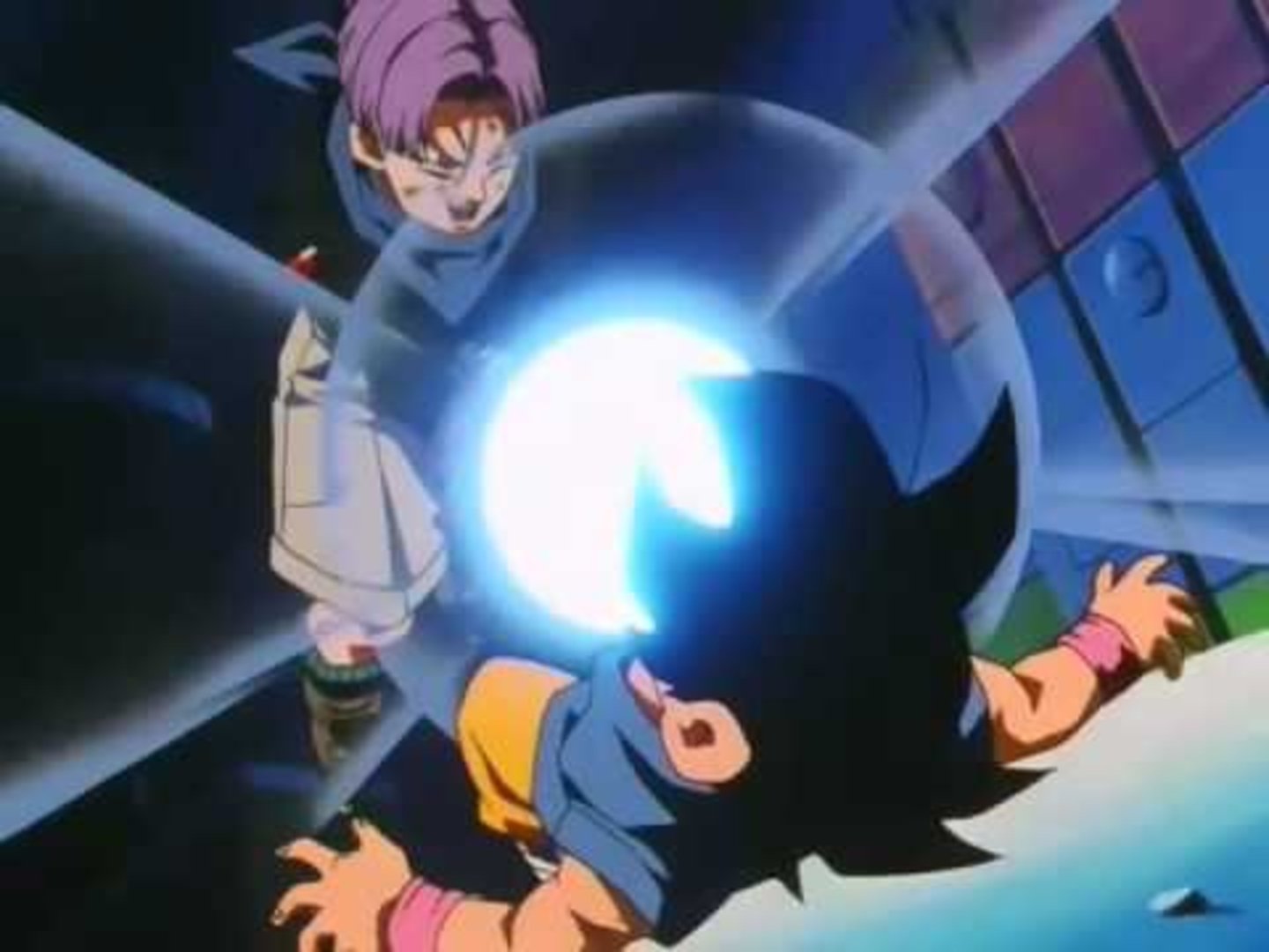 Trunks se enfrenta a Goku