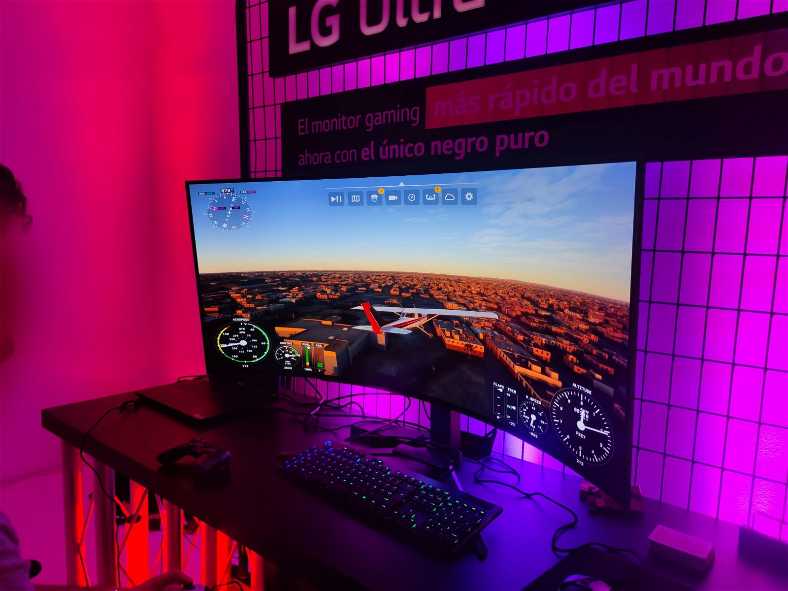 El LG UltraGear de 45 pulgadas corriendo el Microsoft Flight Simulator