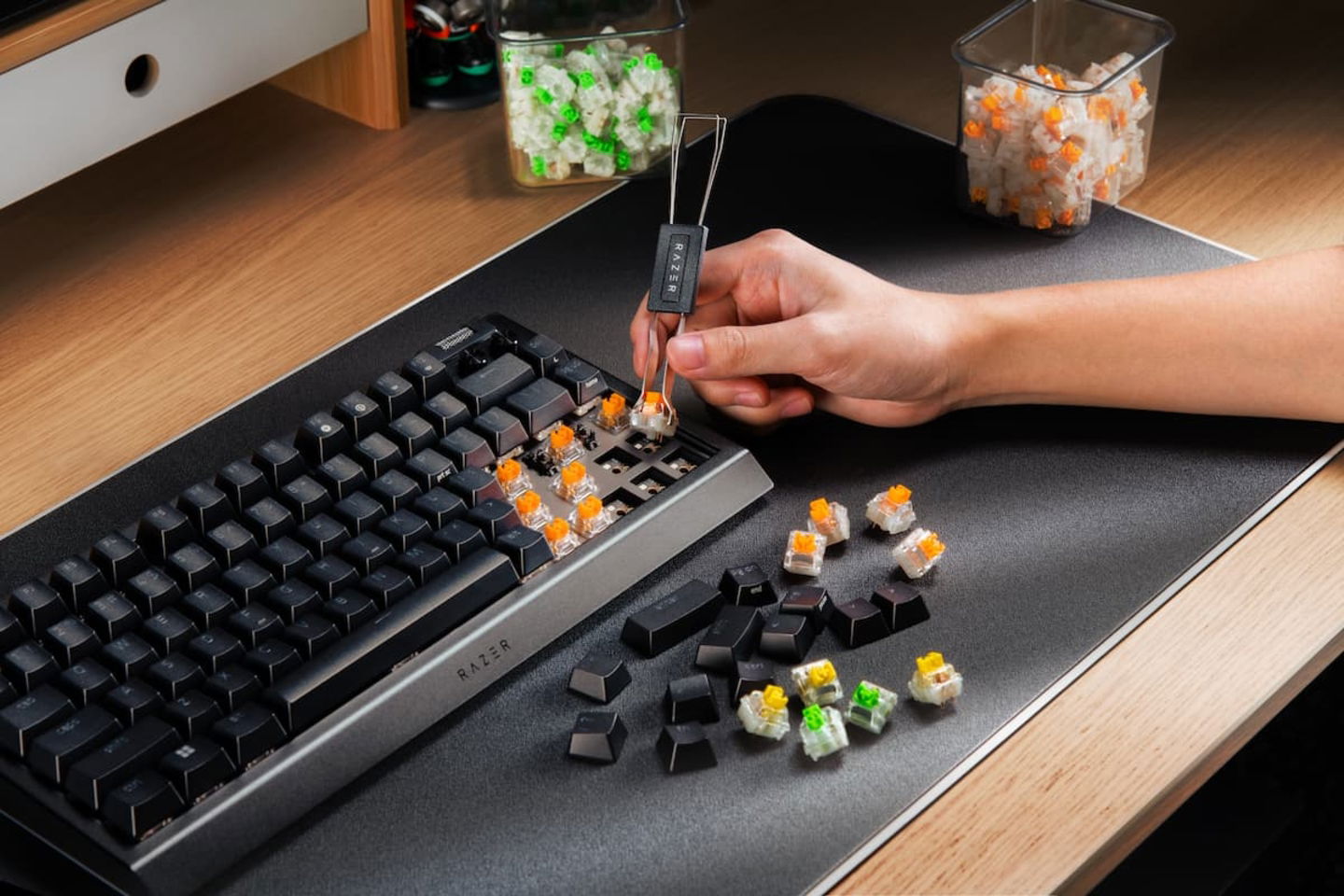 Cambiar los switches es de lo más sencillo en este teclado de Razer