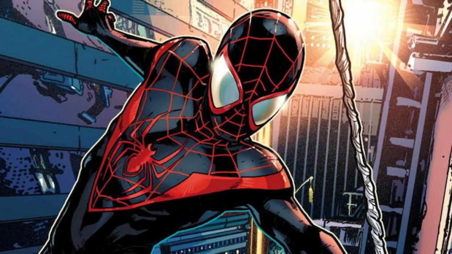 Si consideras que Peter Parker ya es el pasado, entonces puedes comenzar con la serie de cómics del Spider-Man de Miles Morales