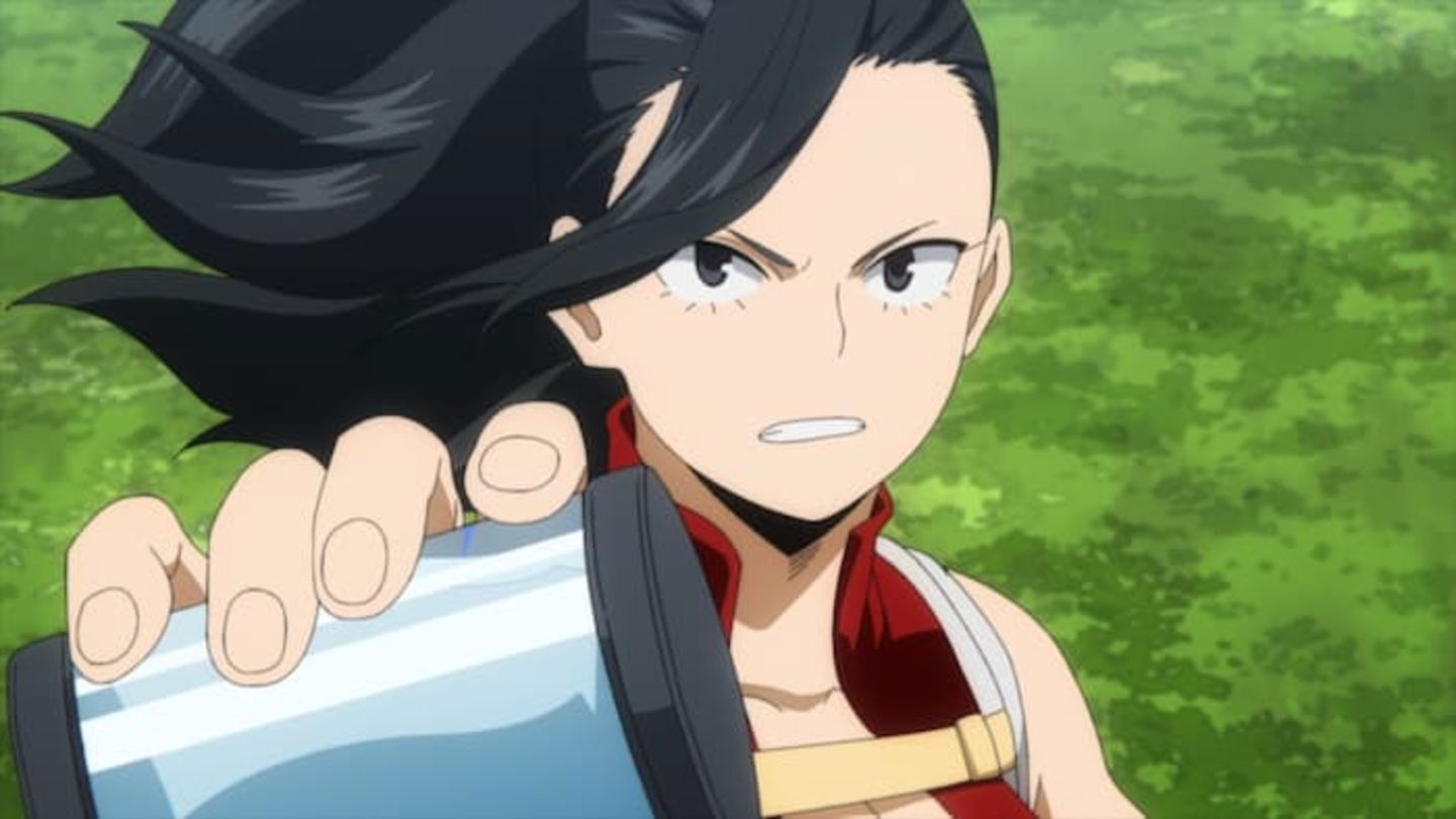 Momo Yaoyorozu homenajea a Maquina de Guerra con esta grandiosa armadura que creó