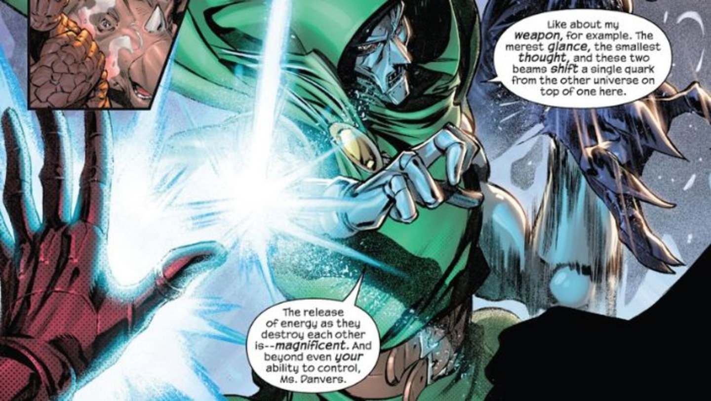 Doctor Doom explicando cómo funciona su arma, y afirmando que esta está más allá de la habilidad de control de Capitana Marvel