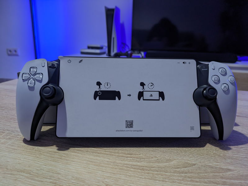 Unboxing de PlayStation Portal, el dispositivo portátil de PS5 para el  juego en remoto