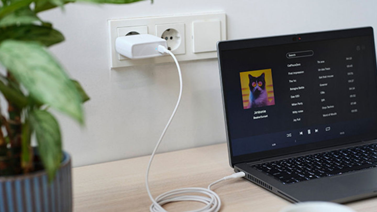 Cargador para portátiles y móviles Trust Maxo