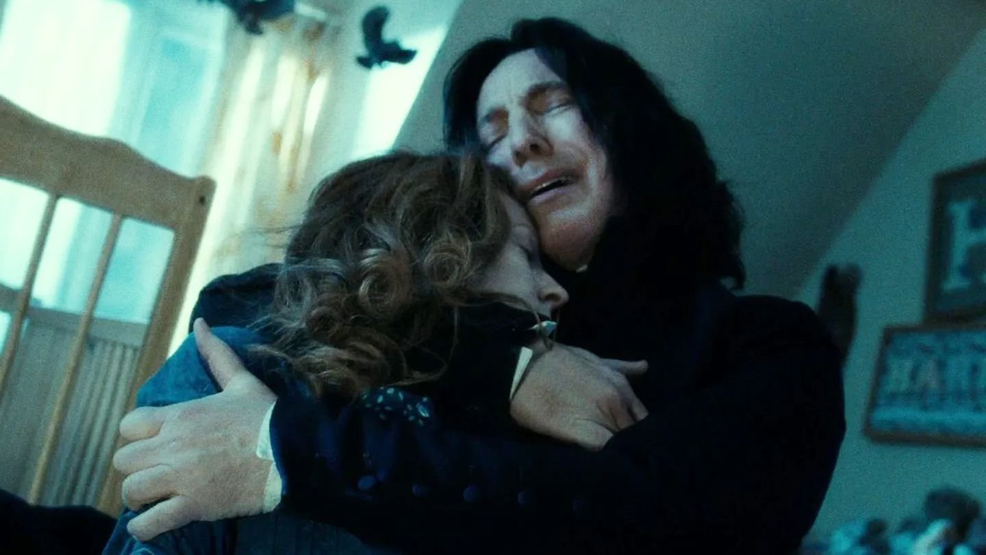 Snape abrazando el cadaver de Lily Potter 