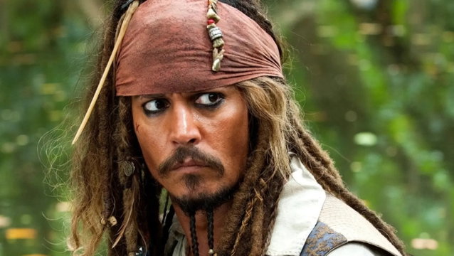 Un jugador de Elden Ring explora las Tierras Intermedias como el Capitán Jack Sparrow, de Piratas del Caribe