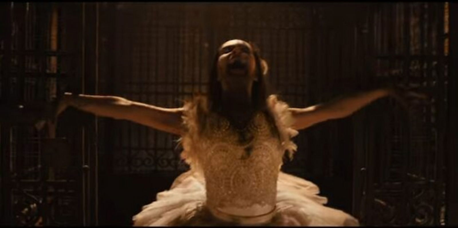 La premisa de Abigail está bien, pero lo interesante es la forma en la que los directores han desarrollado a la vampiresa