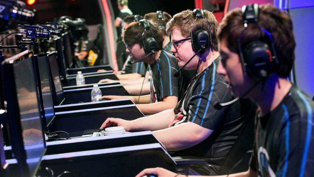 ¿Cuál es el jugador profesional de videojuegos que más dinero ha ganado en la historia?