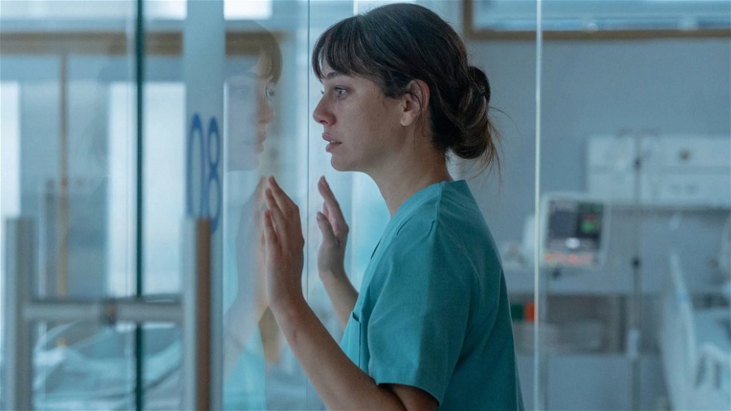El creador de Élite dirigirá un nuevo drama médico en Netflix: las primeras imágenes de Respira