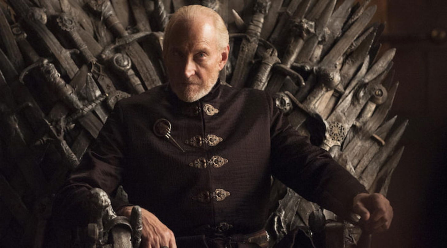 Tywin es la cabeza de la familia Lannister y también la Mano del Rey