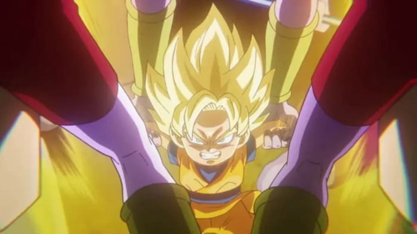 Goku desata su poder y se transforma en Super Saiyan al luchar contra el ejército del Rey Kadan