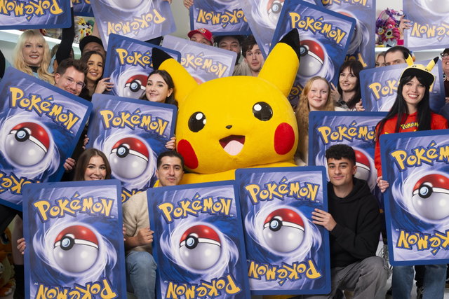 Pokémon bate un récord único con la expansión Chispas Fulgurantes del Juego de Cartas Coleccionables