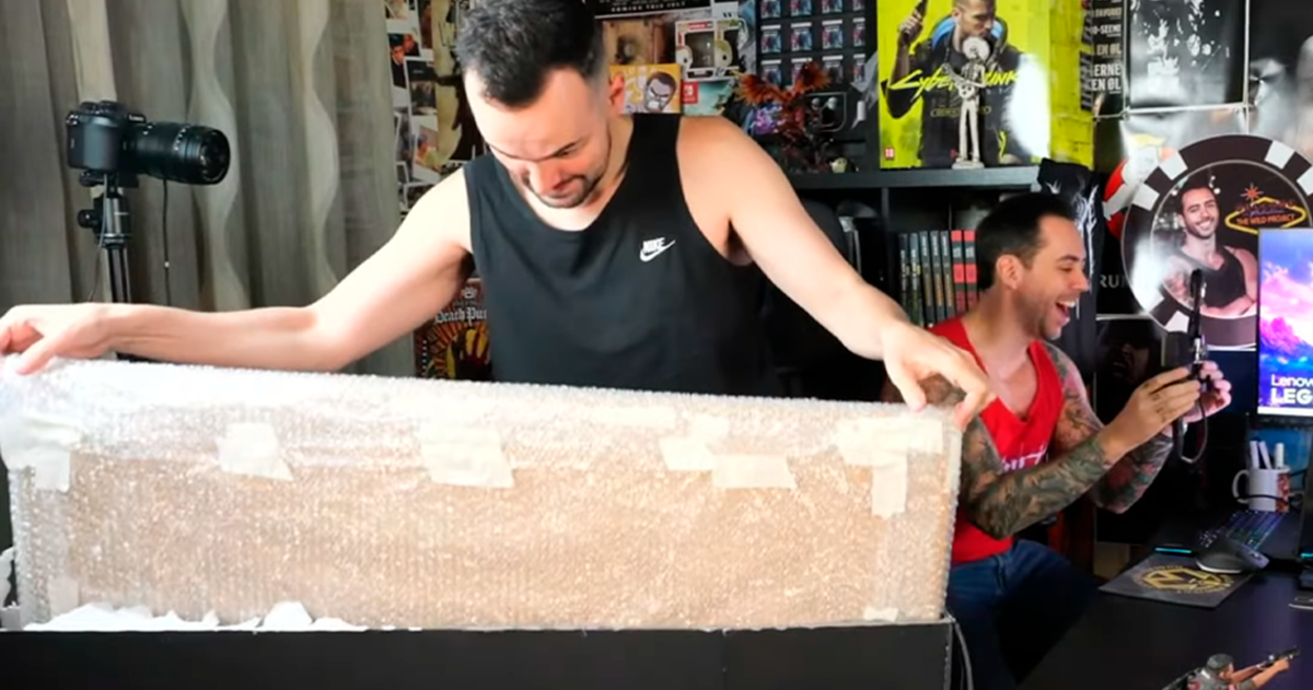 El regalo de ElXokas a Jordi Wild relacionado con su padre con el que el youtuber no pudo contener las lágrimas