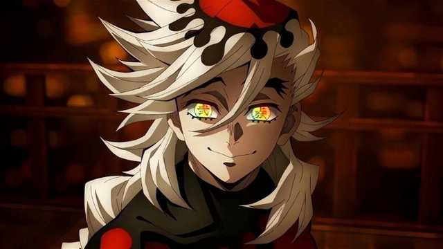 Doma ha llegado a nuestro mundo gracias a este inquietante cosplay de Demon Slayer