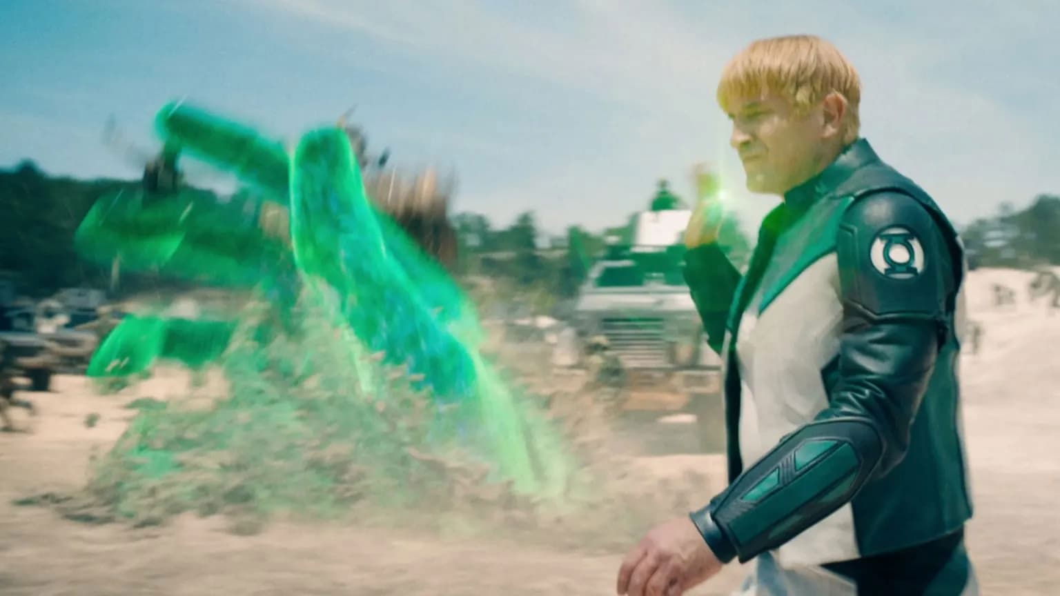Guy Gardner utiliza el anillo de poder para diseñar construcciones creativas y que reflejan su personalidad
