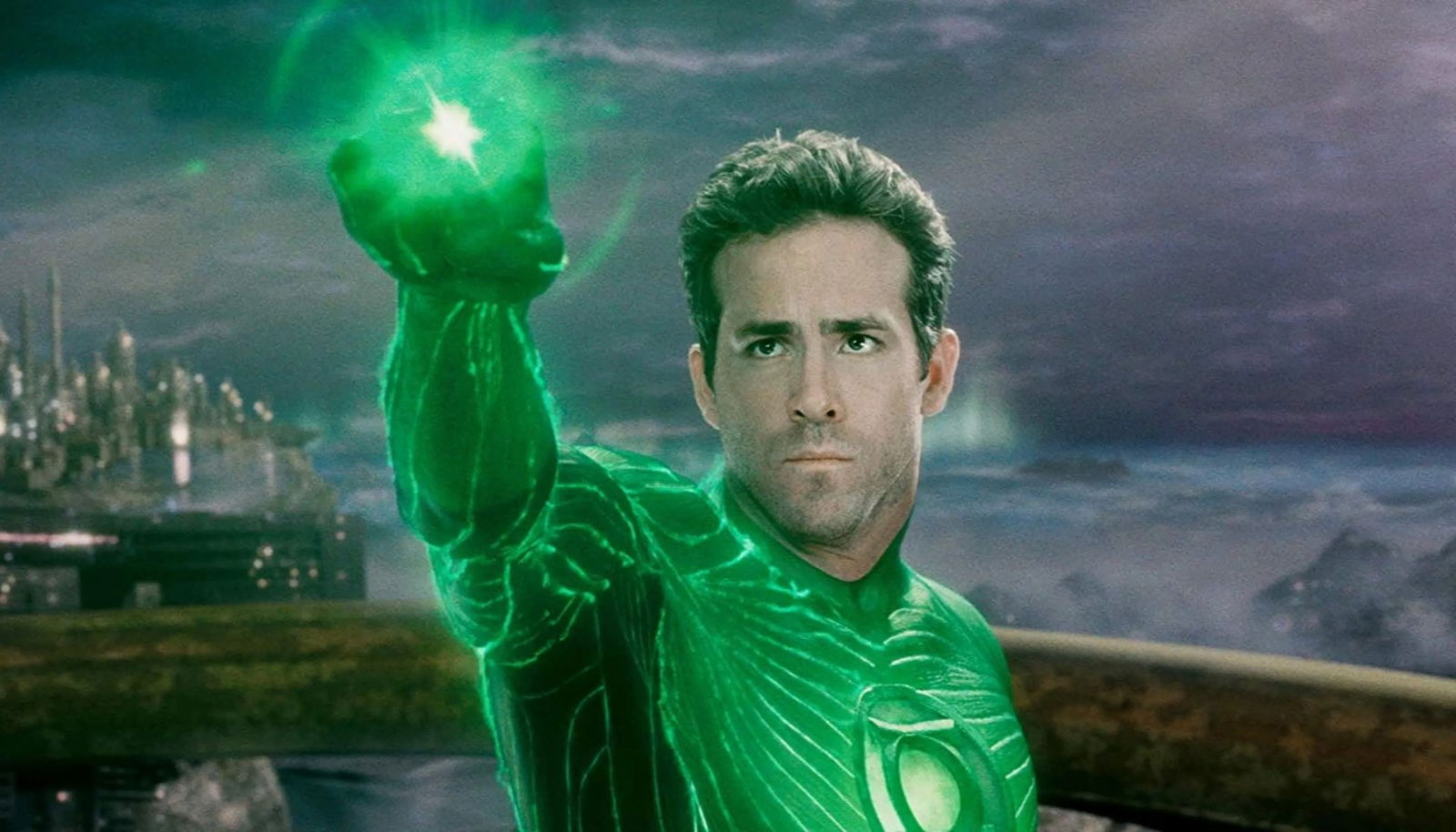 La película de Linterna Verde de Ryan Reynolds cometió muchos errores y uno de los más importantes fue corregido por Guy Gardner en Superman
