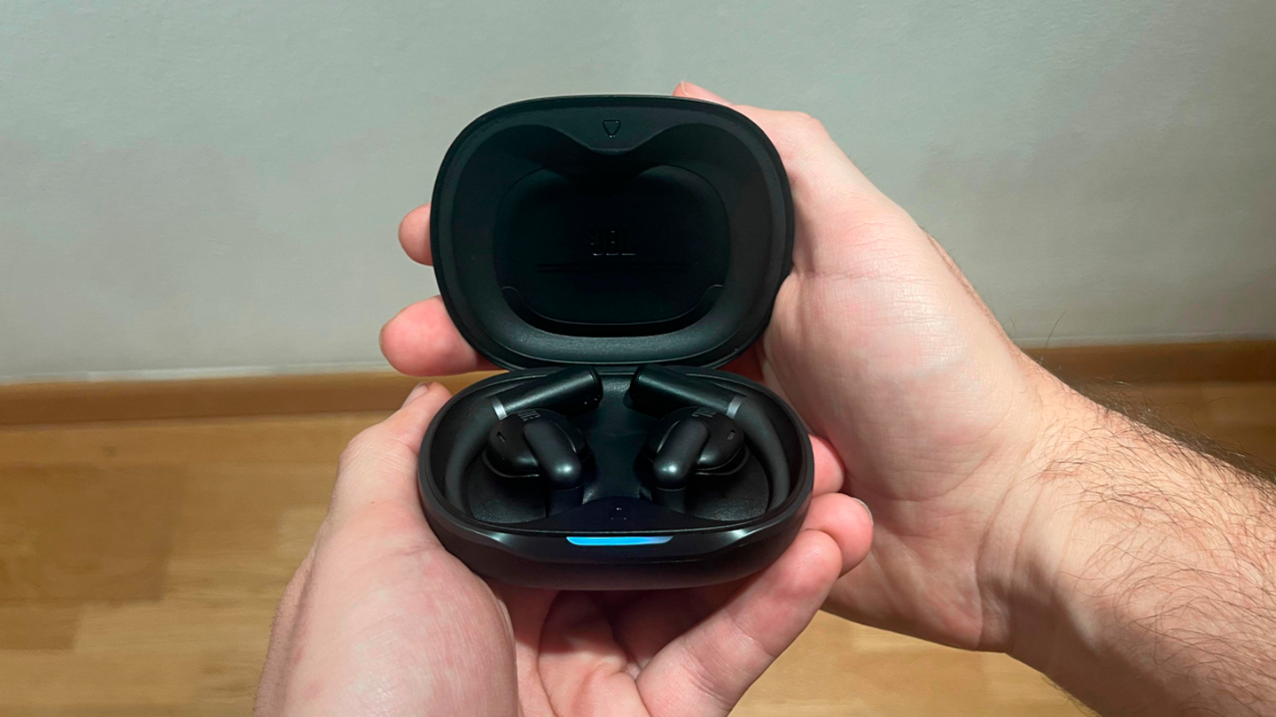 Jamás me hubiese comprado unos auriculares ‘open-ear’, pero estos me han hecho replantearme todo. Análisis de JBL Sense Pro